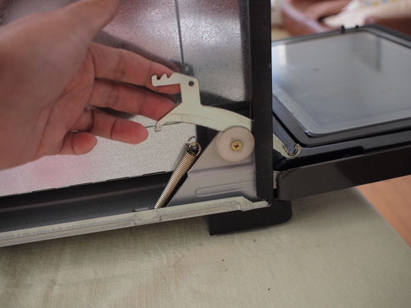 レンジのドアが外れた修理。大竹駅前にある電器屋「さんよう」