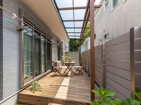 ウッドデッキとタイルデッキの違い7つ全部知ってますか？ 初心者必見 庭ファン