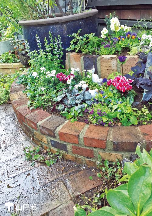 円形の花壇徹底解説！スモールスペースの庭やモダン、洋風の庭で、特に目を引くコーナーを作るのに最適Hello Interior NOTEノート