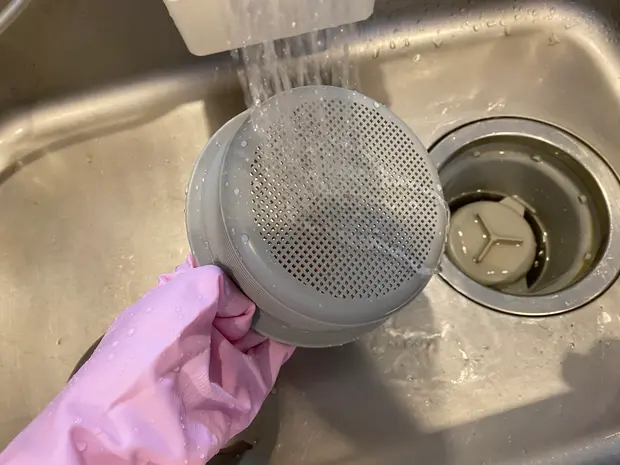 無理なく清潔♪ 簡単にできるキッチンの排水溝掃除＆おすすめ洗剤 - macaroni