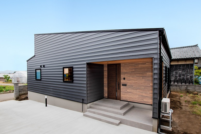 リビング吹き抜けとロフトのある平屋かみくぼ住宅徳島の新築・注文住宅・リフォーム