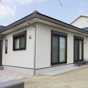 平屋が一人暮らし女性におすすめな理由注文住宅でおしゃれで快適な平屋生活を注文住宅ブルーハウスデザイン・性能・リゾートライフ、愛知、名古屋、豊橋、豊川、岐阜ならお任せください