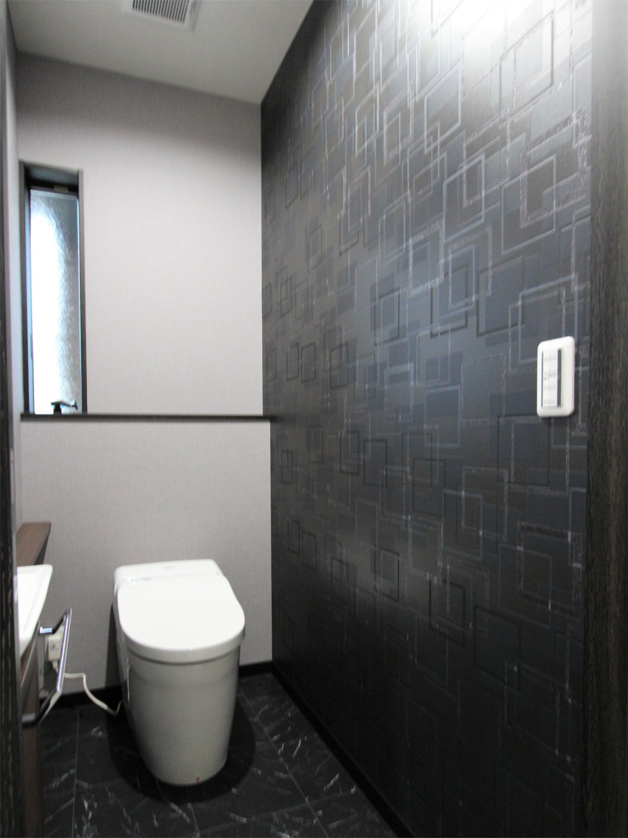 トイレの失敗しない壁紙選び アクセントクロスでトイレをおしゃれに！失敗しない壁紙選びのポイント解説と施工事例紹介アールツーホーム