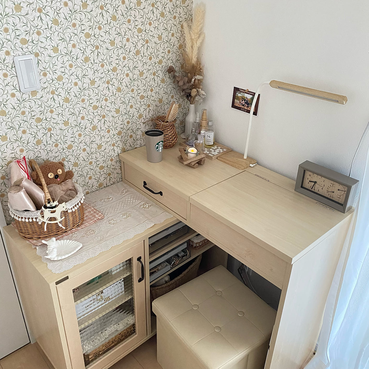 狭いナイトスタンド 寝室用の引き出し2つ付きエンドテーブルドレッサー 狭いスペース リビングルーム 玄関用のナイトスタンドエンドテーAmazonナイトテーブル 狭いベッドサイドテーブル 引き出し2つ付き ホームインテリア ベッドサイドエンドテーブル モダン ミニマ