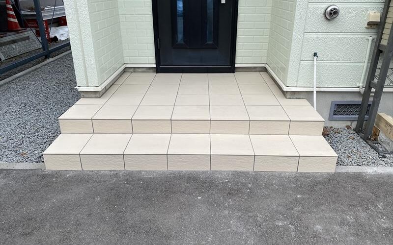 玄関アプローチはタイルがおすすめ外構工事ガーテリア