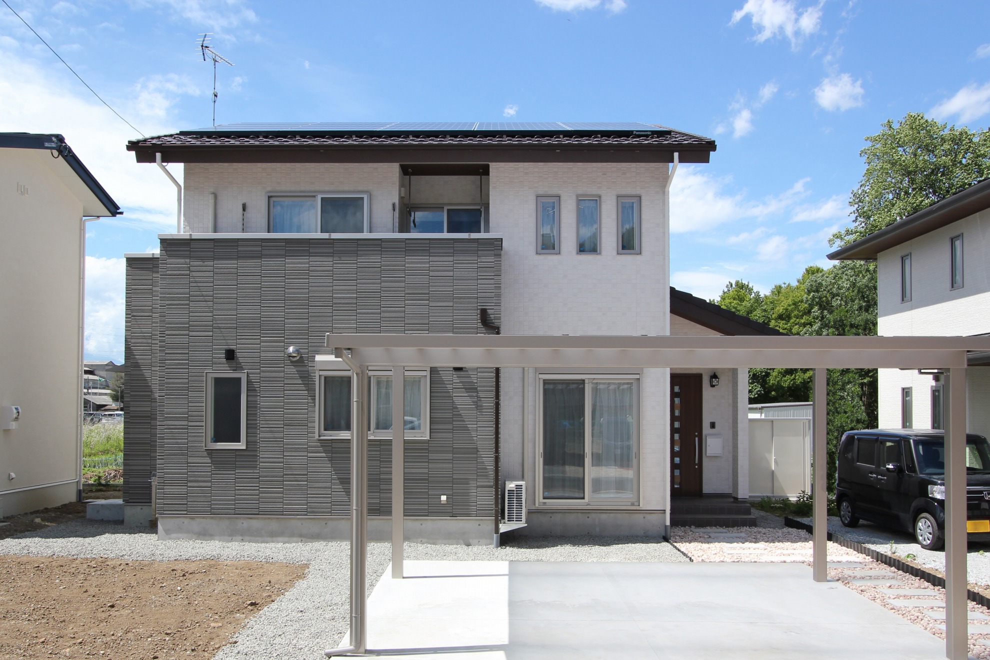 瓦屋根無垢スタイルのデザイン注文住宅・施工事例