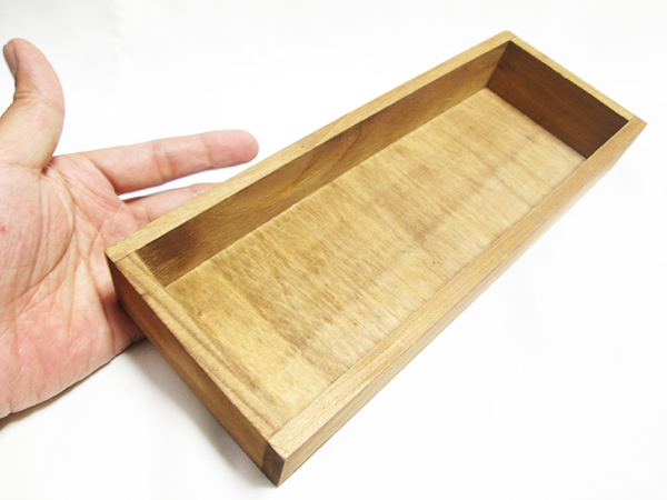 100均「木製トレイ ロング」の商品情報とサイズ・収納例。セリアで販売 4947879709565