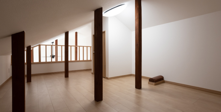 屋根裏へ通じる階段の設置神戸市長田区神戸市垂水区の大工が作る店舗工事＆リフォーム専門工務店リコオジ