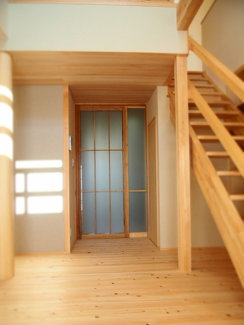 ホームズ 風が吹き抜け、家族がつながる。リビング中心の暮らし