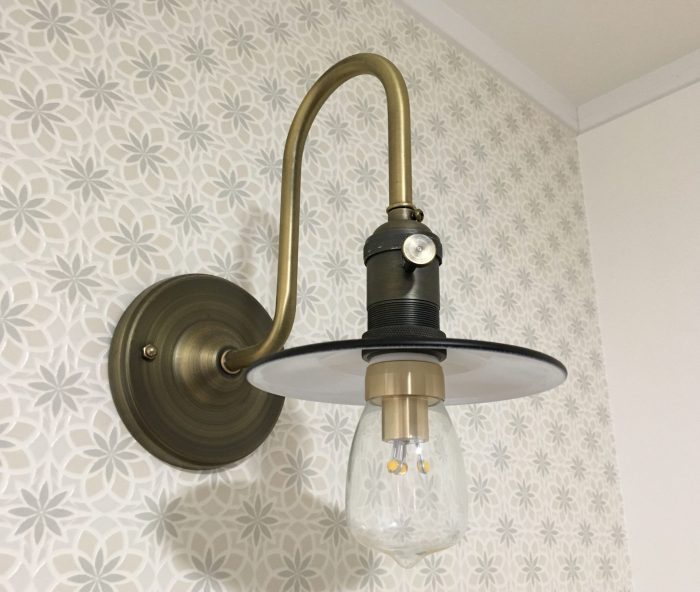 造作洗面台にお勧めのブラケット照明。３５００円以下のプチプラ照明も♪新築、リフォームに、笠松電気、マリンライト風、ミルクガラス、アンティーク風 等。雪見日和