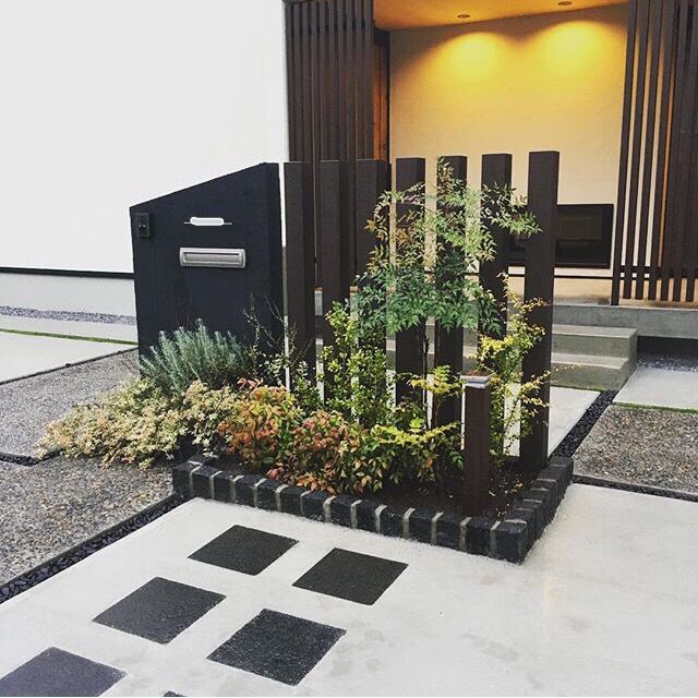 SUUMO 黒い外壁に合う玄関アプローチに関する注文住宅・ハウスメーカー・工務店・住宅実例情報