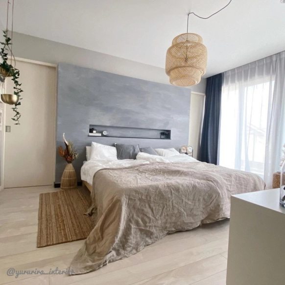 リラックス感のある寝室にお薦めのグレージュ系の壁紙とインテリア実例インテリアFORCE