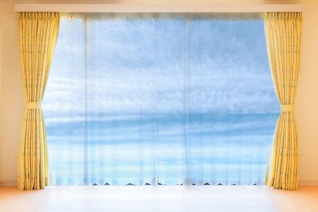片開きのカーテンとは？両開きとの違いやメリット・デメリットを詳しく解説 - ラグ・カーペット通販 びっくりカーペット