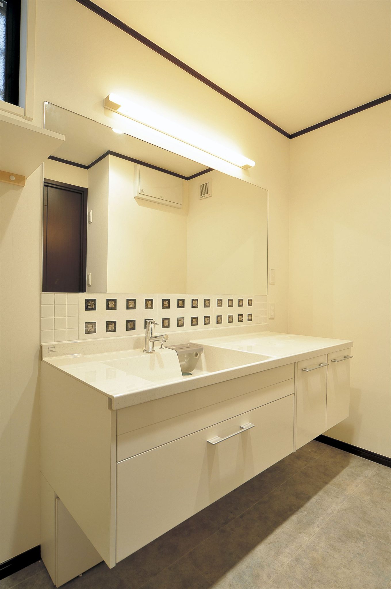 ブルーが映える！ラグジュアリーホテルのような寝室輸入壁紙 クロス のテシード