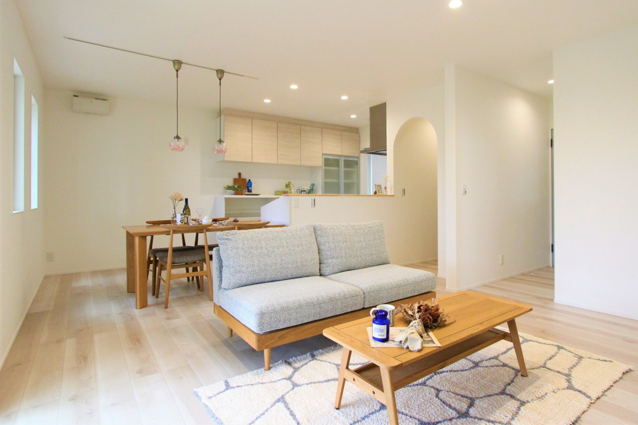 10畳リビングのレイアウト術！ 縦長のお部屋の配置のコツとは？ 家具・インテリア Re:CENO リセノ