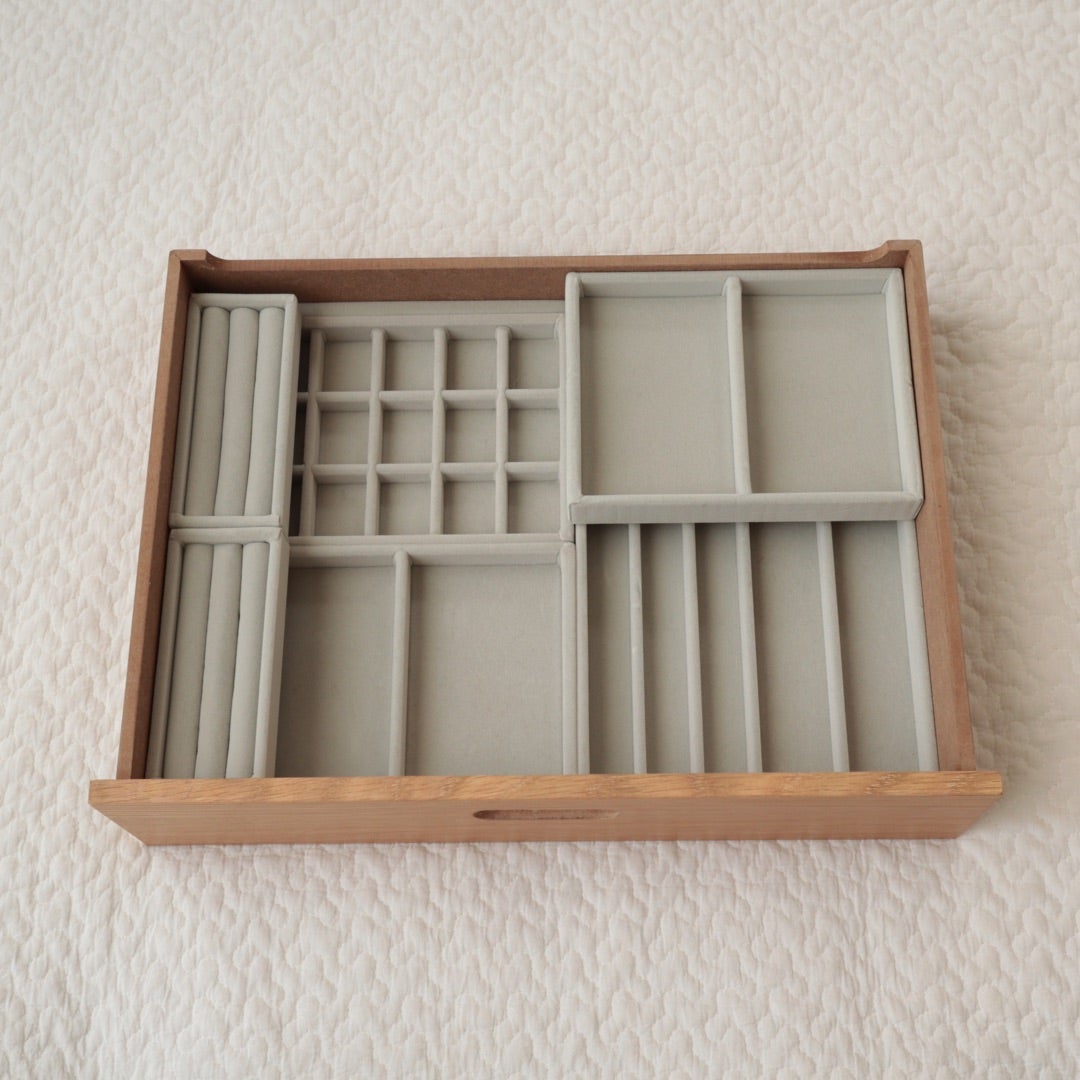 ダイソー 330円「透明引き出し」はアクセ収納に最適！ 無印良品ソックリで4分の1以下 2024 05 08 17:00 サイゾーウーマン