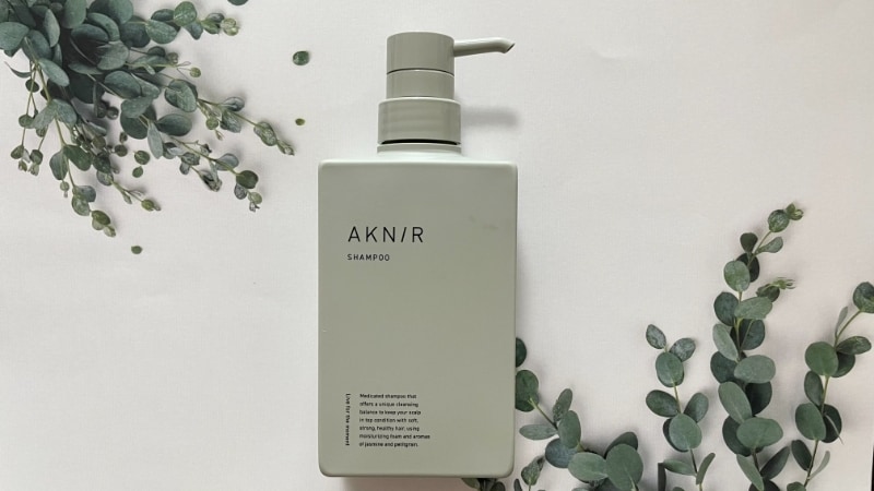 試してみた】AKNIR 薬用ヘアシャンプー＆トリートメントの効果・髪質別の口コミ・レビュー |