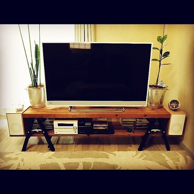 新居丸ごとDIY③ 2m超えのロングテレビ台！アイアンの脚と2×4を付けるだけ！ 賃貸DIY