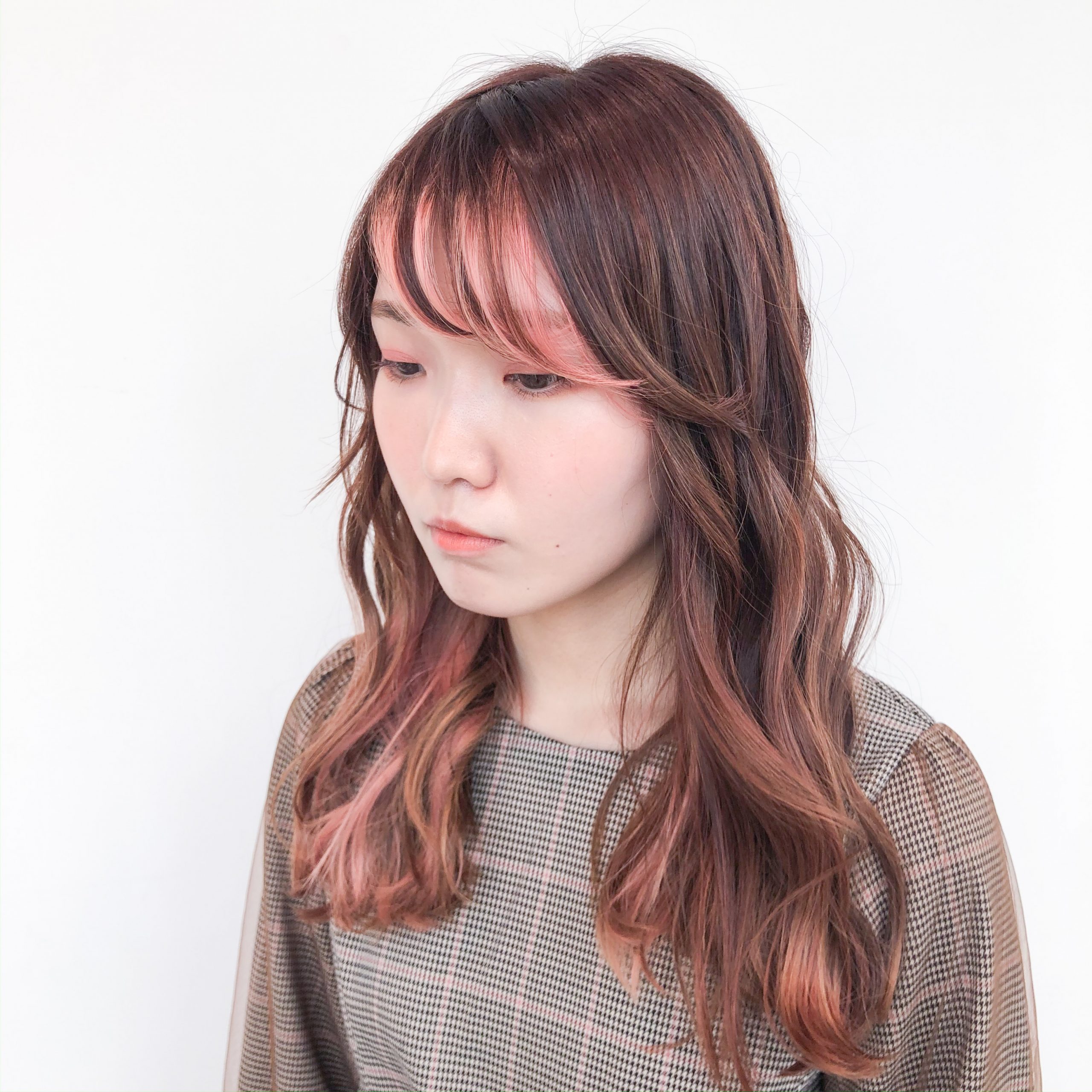 実例11 レッドブラウン・赤み系の暖色ヘアカラーでお洒落＆可愛さスタイル美的.com