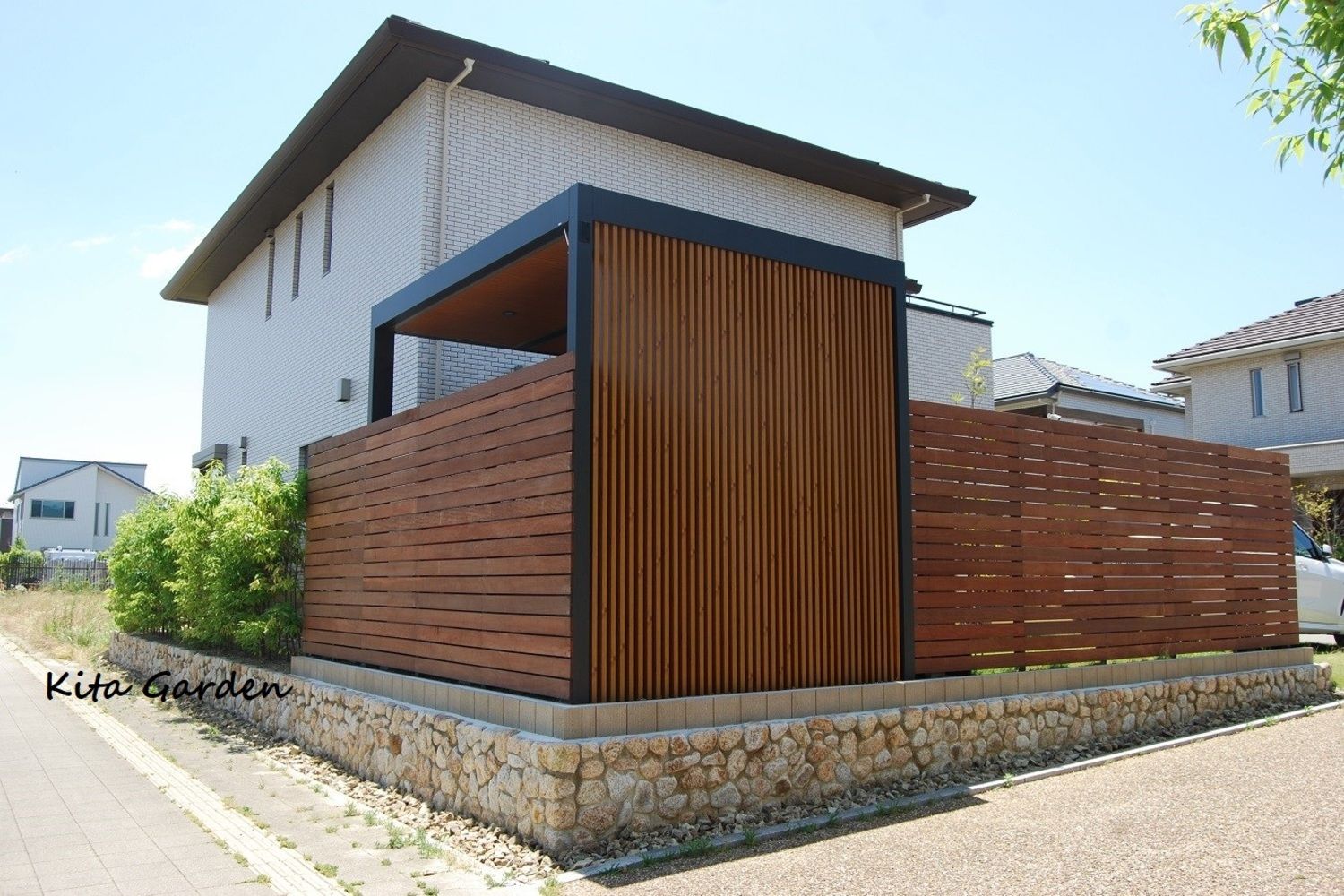 ウッドフェンス 庭をおしゃれにガーデニング！腐らないものやDIYで作れる柵のおすすめランキングわたしと、暮らし