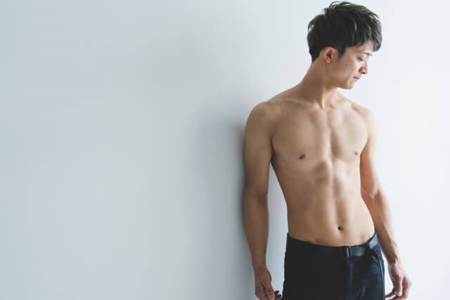 男の胸の脂肪はコレで落とそう！腕立て伏せじゃ落ちない？ - Fitmo