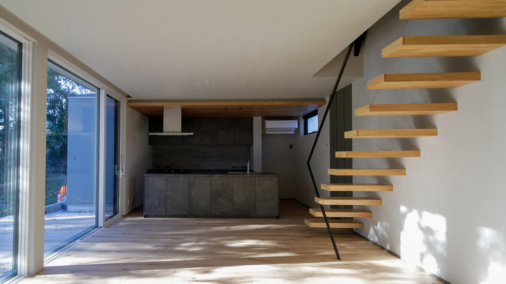 スケルトン階段の下を活用するアイデア収納などのおしゃれな事例・スケルトン階段の注意点など紹介 -「優美」な暮らしを叶える注文住宅・設計事務所ならスムトコ