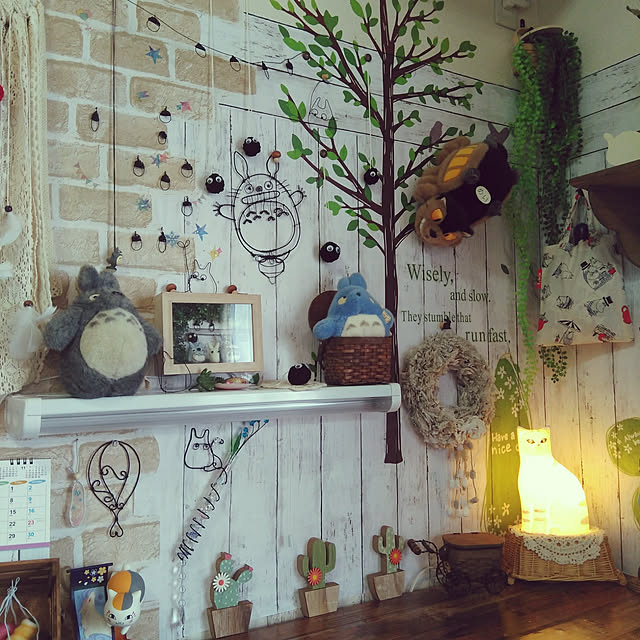 ジブリ部屋インテリアを5分で実現！小スペース収納と自然素材のコツ