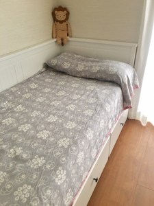 おしゃれなベッドスプレッドとは ベッドにかける＆マルチに使えるおすすめカバーa.flat 風が運ぶ、自然の贈りもの -目黒通り・新宿・大阪梅田 グランフロント北館