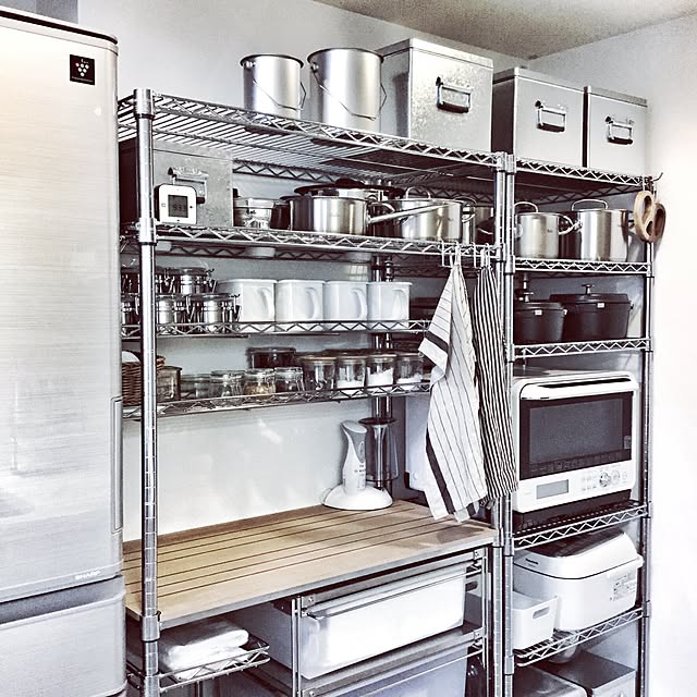 スチールラックがキッチンでは便利！食器棚など収納アイデア例 - 北欧、暮らしの道具店