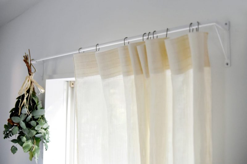 トラックカーテンレール天井取り付けタイプ、カーテンレール静音設計と高耐久性で出窓・バルコニーにも対応 Champagne,3m 9. カーテンレール伸縮式 ダブル 2ｍ リネア リターンフック 木目タイプデザインレール 伸縮 ダブルレール 木目 静音ランナー リターン仕様