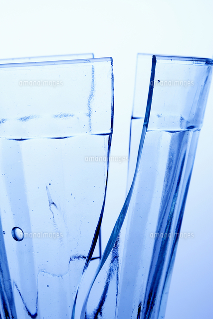 コップが割れたイラスト無料イラスト・フリー素材なら「イラストAC」