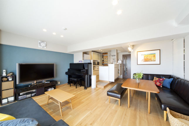 楽天市場 壁紙 のり付き ネイビー 紺色 無地 クロス おしゃれ 青 幼児の城 アクセントクロス 表面強化 汚れ防止 抗菌 撥水 ダークブルーデニム色 インディゴブルー 濃紺 ブルーグレー 織物調 石目調 紺 DIY リフォーム 国産壁紙 生のり付き : DIYリフォームのお店