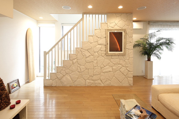 モノトーンコーデにハワイが香るコの字型の家iecominattoku住宅 一級建築士事務所が運営するライフスタイルウェブマガジン