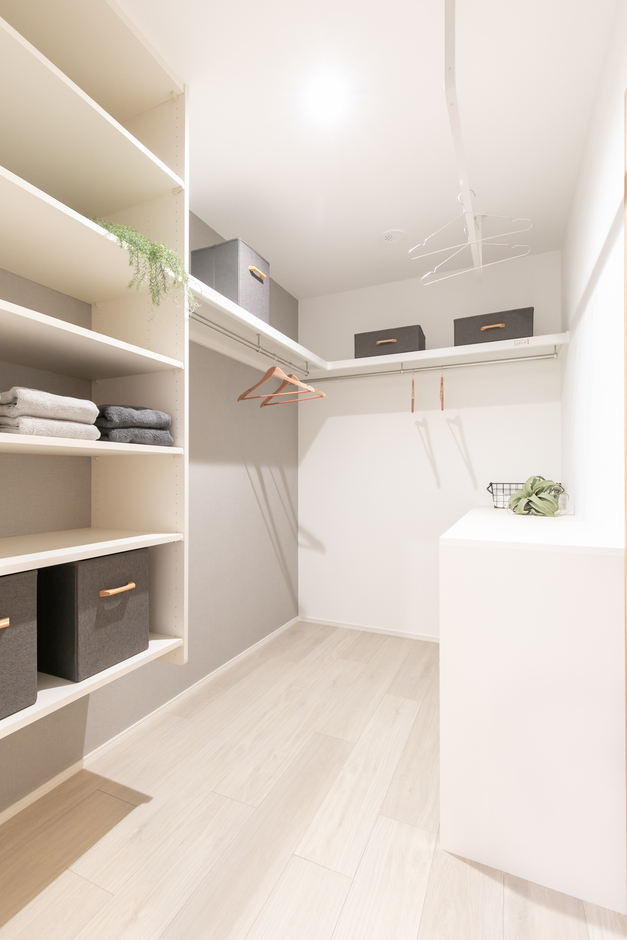 伸縮できる腰高本棚の宮崎台の収納家具 棚、シェルフ の中古あげます・譲りますジモティーで不用品の処分