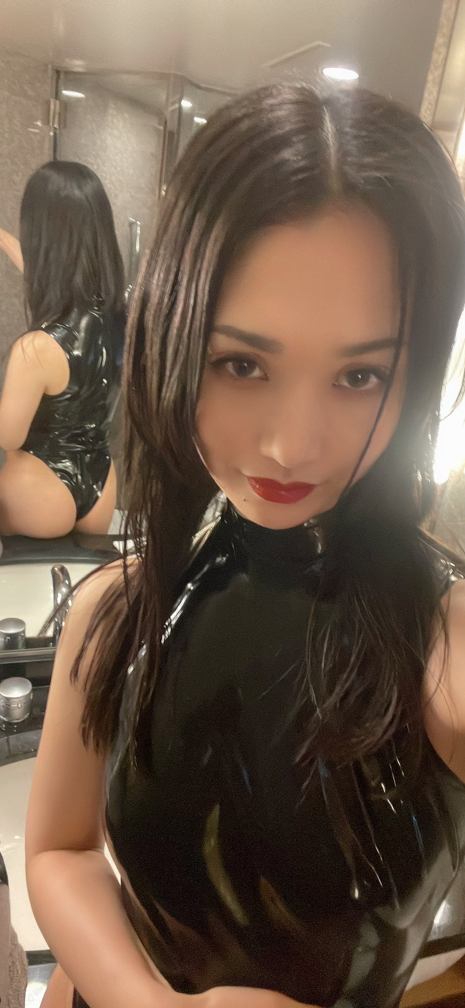 𝐷𝒐𝒎𝒊𝒏𝒂 𝙍 (R女王様) 👠