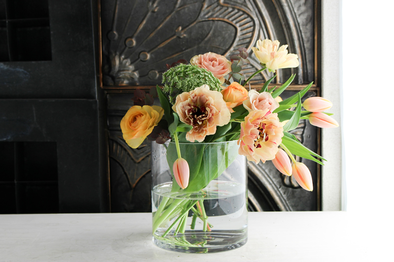 Villa Como 造花 アートフラワー チューリップ フェイクグリーン 人工観葉植物 インテリア 花瓶付き 31CM エアプランツ おしゃれオフィス 事務所 店 喫茶店 結婚式 プレゼント - メルカリ