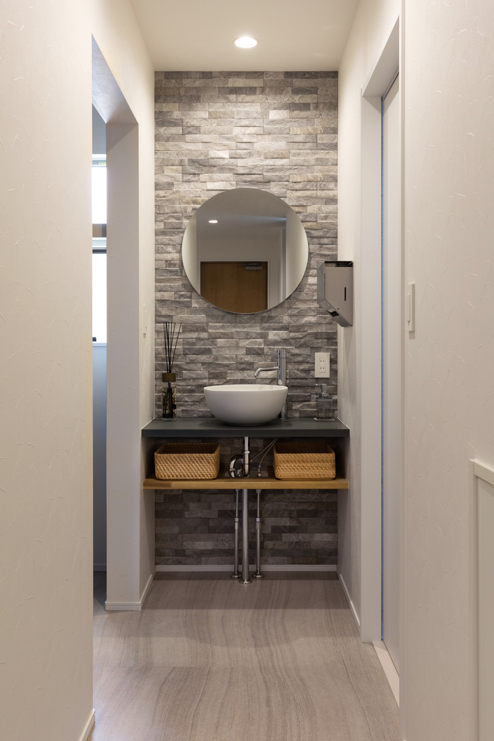 上級者テクニック！タイルを使った洒落た洗面台