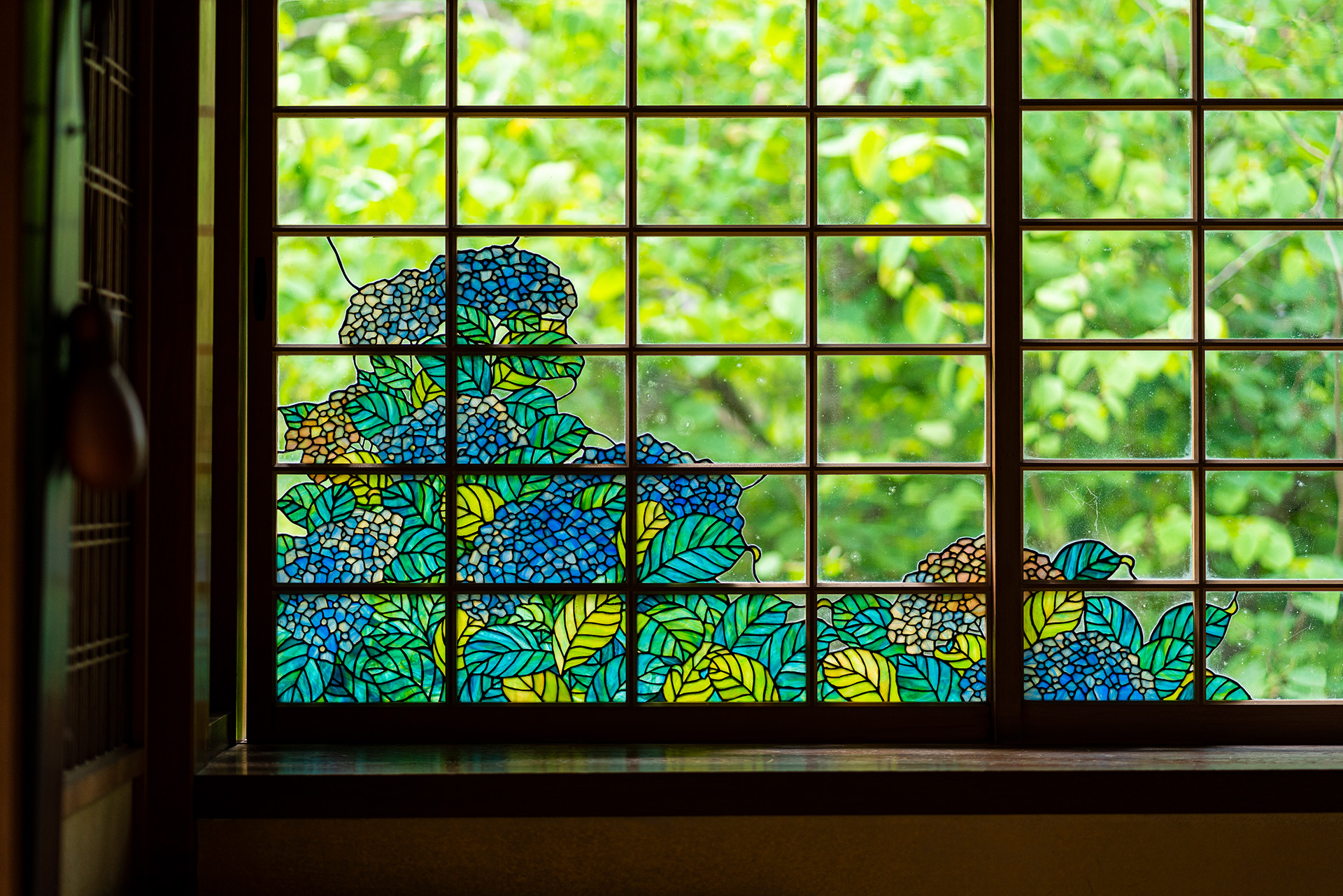 障子をステンドグラス風にリメイク、というのかゆるっと。しゃきっと。衣と絵 apifas