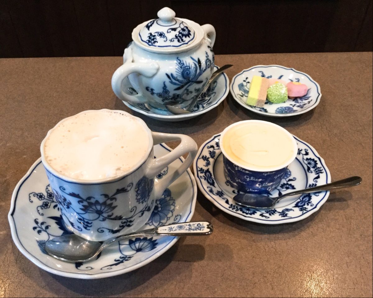 🍮🍓☕️❤️ 広島memory❷ フルフル。 純喫茶の自家製プリンとカフェオレ。 硬めのプリンでとっても美味〜〜〜♥︎♥︎♥︎