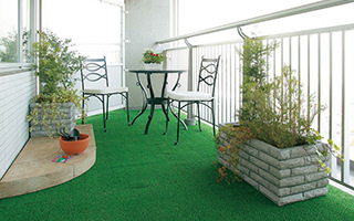 ベランダの人工芝に水はけマットは必要か解説水はけが悪い原因やメリットも人工芝ドットコム