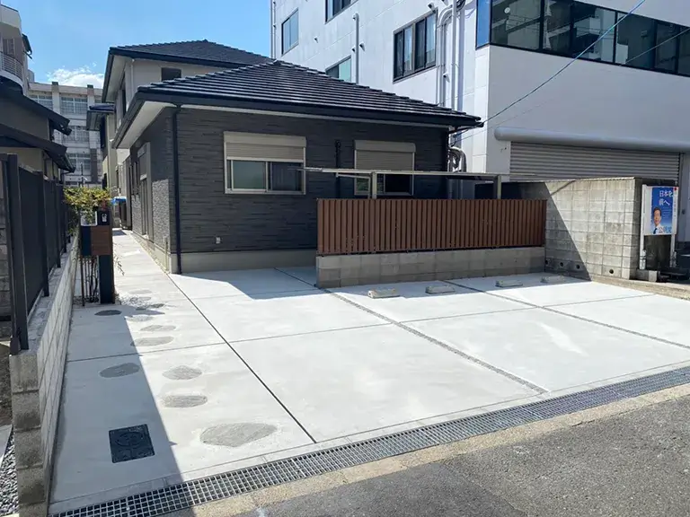 玄関前が狭い外構・道路から玄関が近い外構」の施工事例作り方のポイントも解説つくばガーデンイオンモールつくばエクステリア展示場