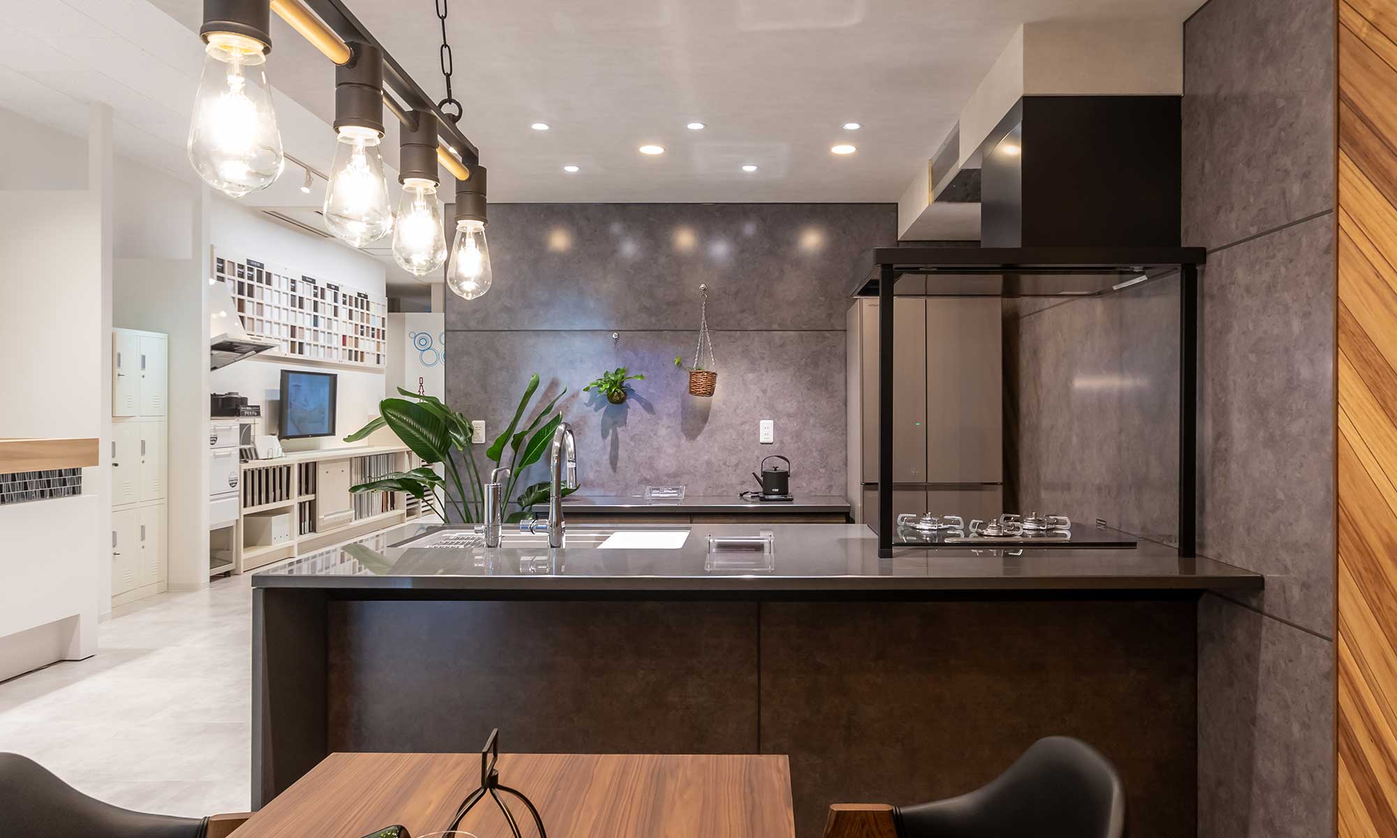 キッチンの配管工事で大失敗！順番間違えてフローリングが貼れない事態に