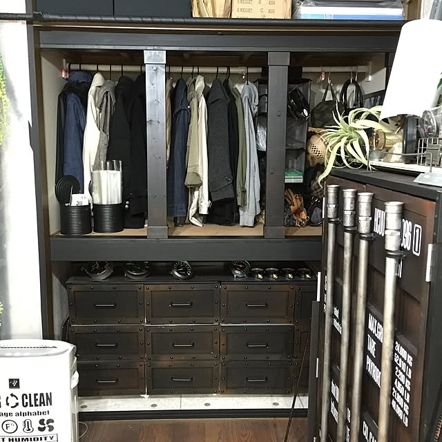 突っ張り棚と突っ張り棒で使いやすくカスタム。まるでクローゼットのような押し入れ収納 memi memiさんHOUSTO おウチの収納.com