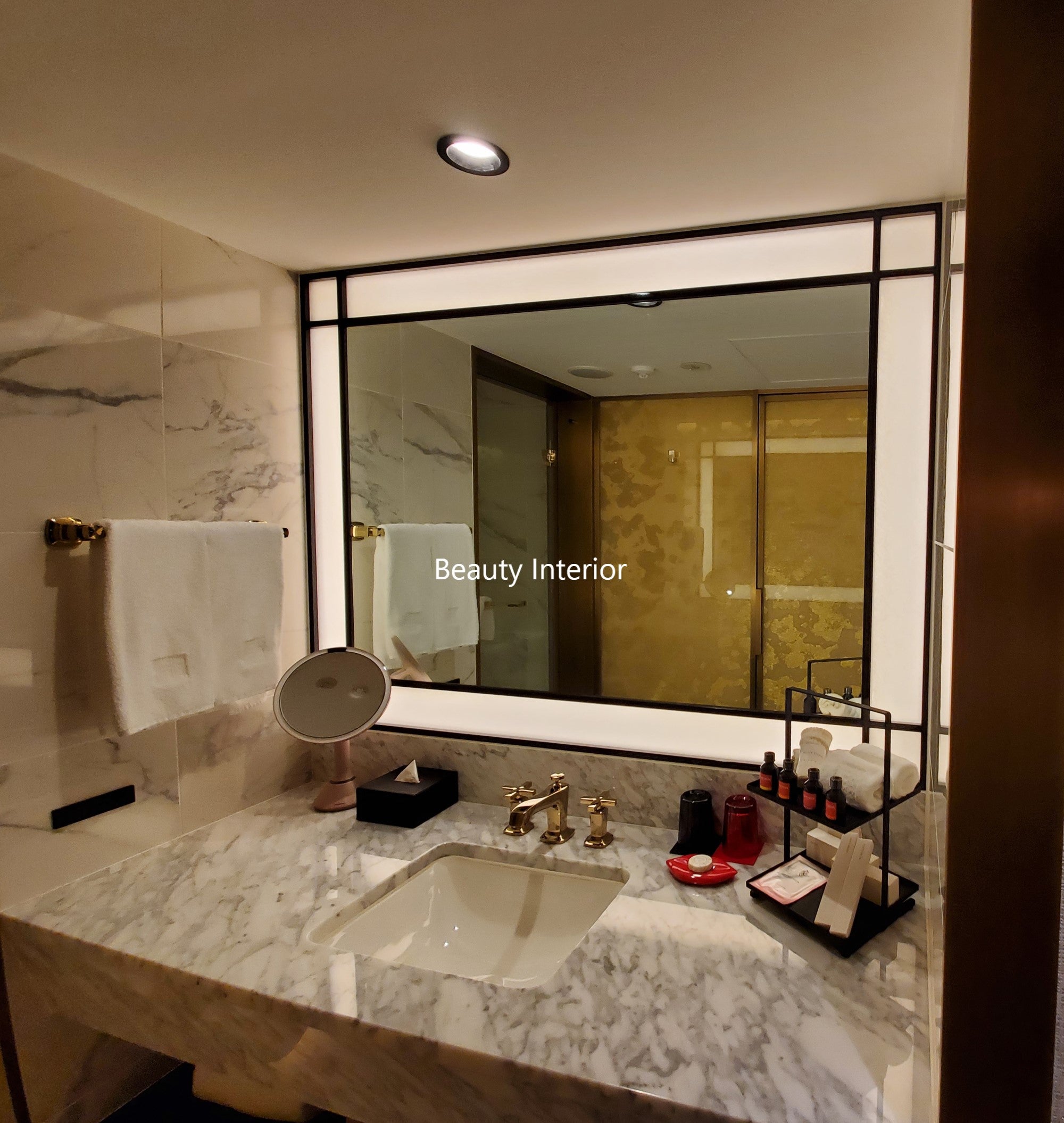 モダンエレガントな洗面バスルームホテルライク高級インテリアコーディネートエグゼクティブ御用達高級マンションの海外インテリアコーディネート