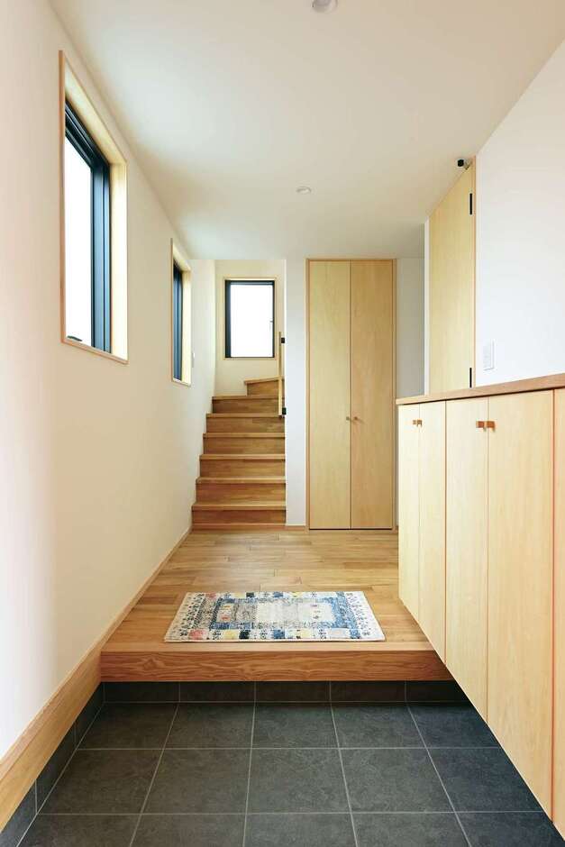 おしゃれ度UP 玄関の正面の壁に飾るインテリア！Cocobariコラム