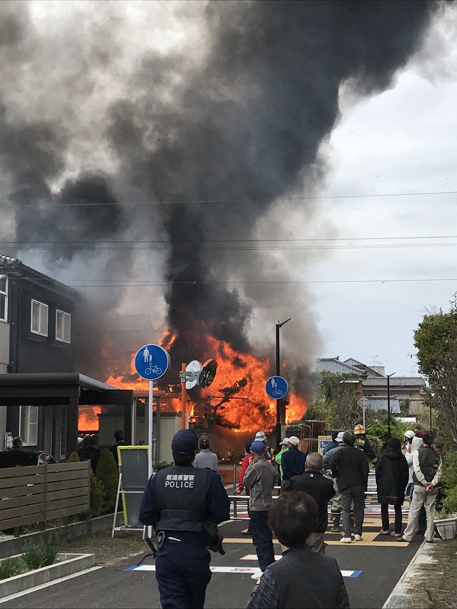 塾と障がい者就労支援の事業所 ２棟焼く火事 建物内に５０人逃げて無事【新潟】 - 火災