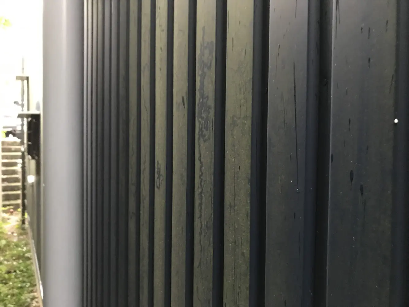 おしゃれでかっこいいガルバリウム外壁の家！白やグレー、シルバーなど実例紹介FREE HOUSE