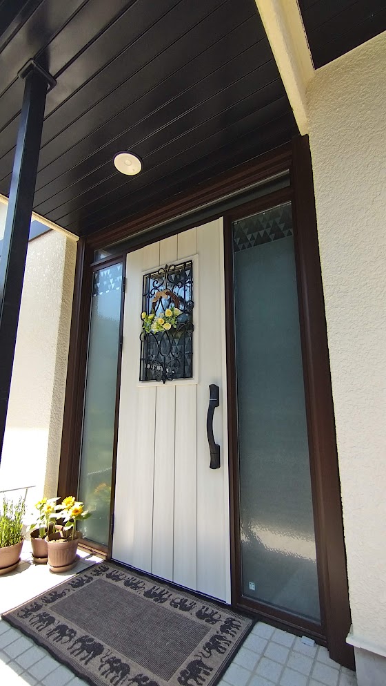 リクシル玄関ドアの人気色Best10！価格シュミレーションもできる - エクステリアのある暮らしブログ