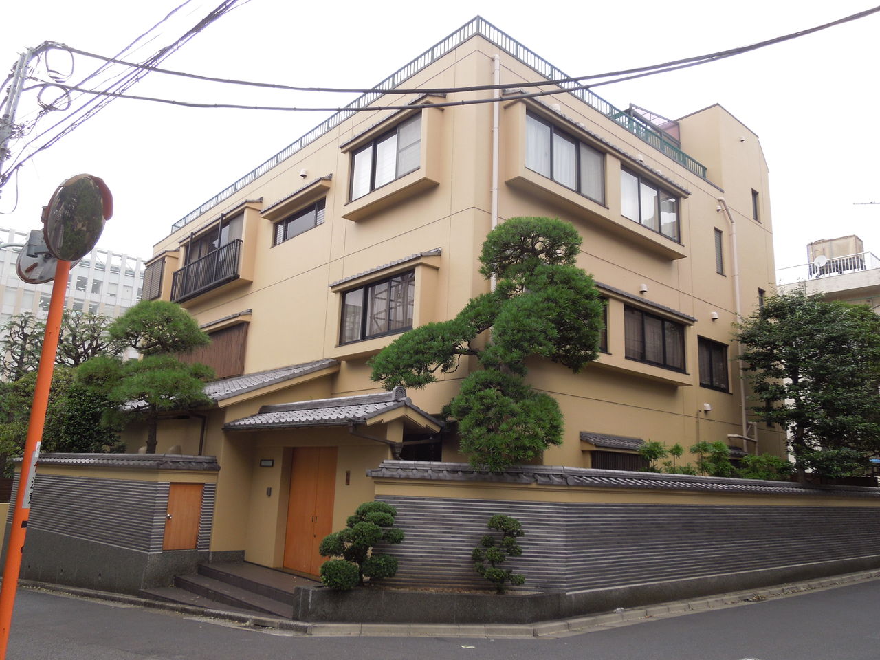 室内サウナ＆巨大書庫付きの大豪邸空き家！兵庫県芦屋市六麓荘、高級住宅街に佇む絶景庭園もアキカツマガジン空き家活用株式会社