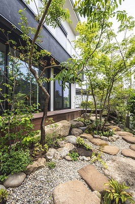 和モダンの庭:ガーデンリフォームおしゃれな外構・エクステリアと庭は受賞多数の外構工事店へ